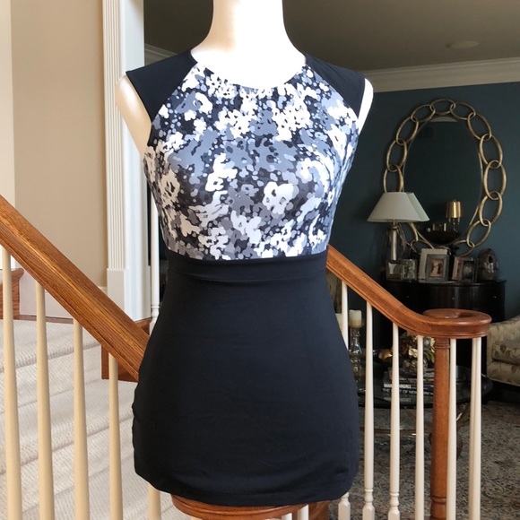 ✨HP✨ NWT Susana Monaco Printed, Cut-Out Top, XS - Picture 2 of 8